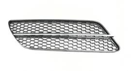 1371046310 GRIGLIA INFERIORE DESTRA PARAURTI NERA-CON MODANATURA SATINATA ALFA 147 04-